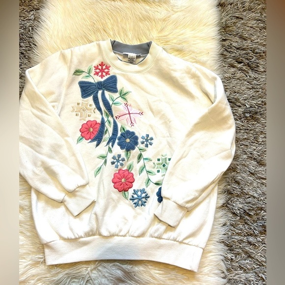 White vintage Floral Embroidered Sweatshirt - Picture 1 of 1